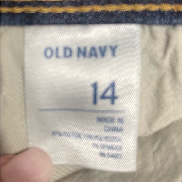 Old Navy Flirt Capri’s - Picture 7 of 7